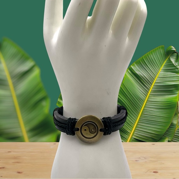 Handcrafted Black Leather Adjustable Cord Bracelet With Brass Yin Yang Unisex - Picture 3 of 12